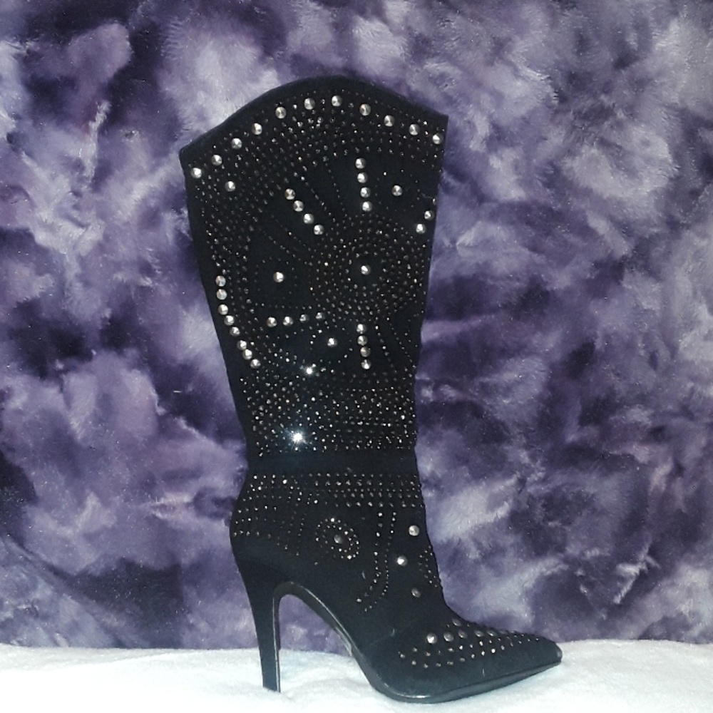 Studded shimmering embellished boots